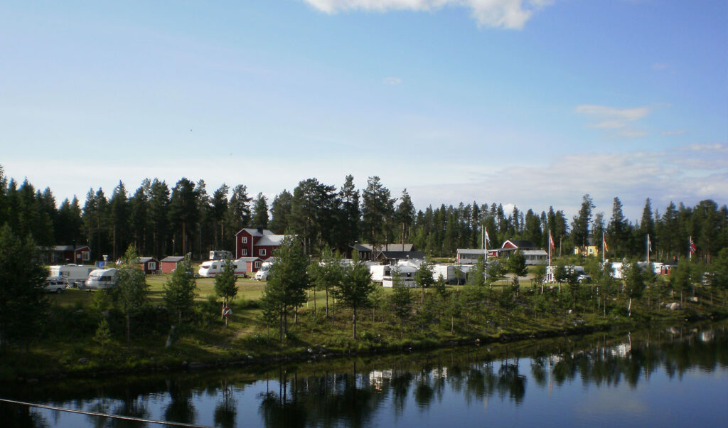 Campingplatser, sedd från Ångermanälven