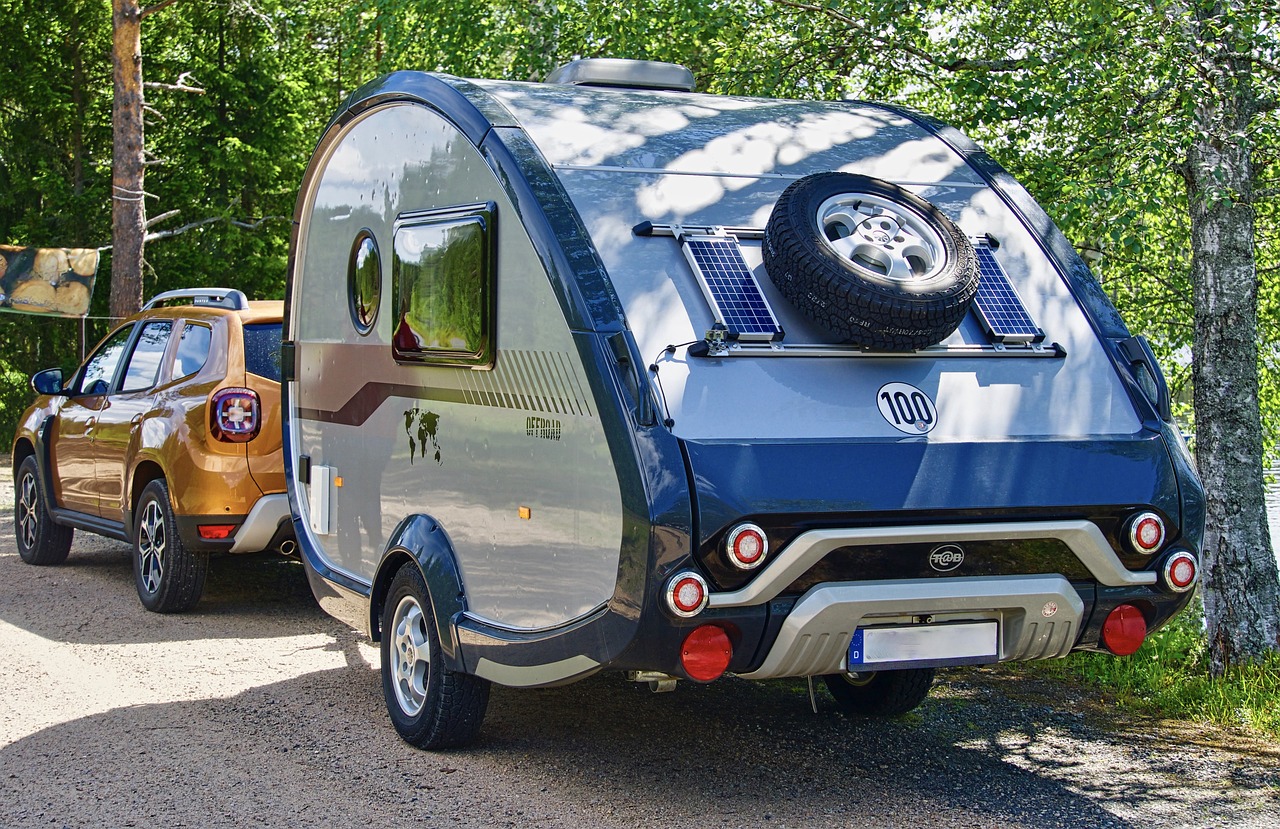 Auto met caravan